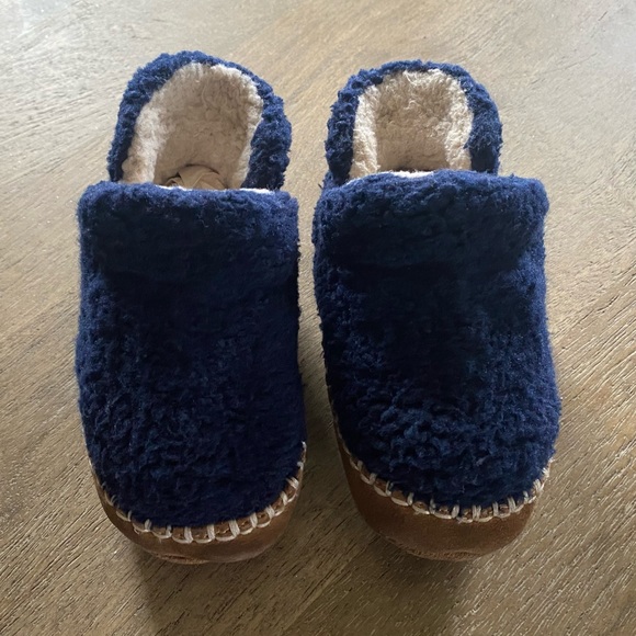 L.L. Bean | Cozy Toddler Slippers • Size 5/6 - Picture 6 of 9